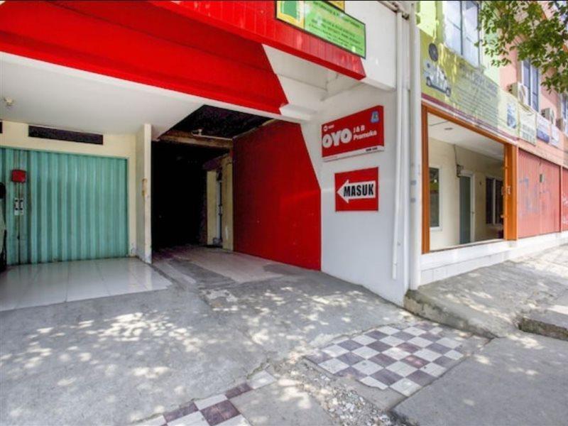 J&B Rooms Pramuka Jakarta Mitra Reddoorz Bagian luar foto