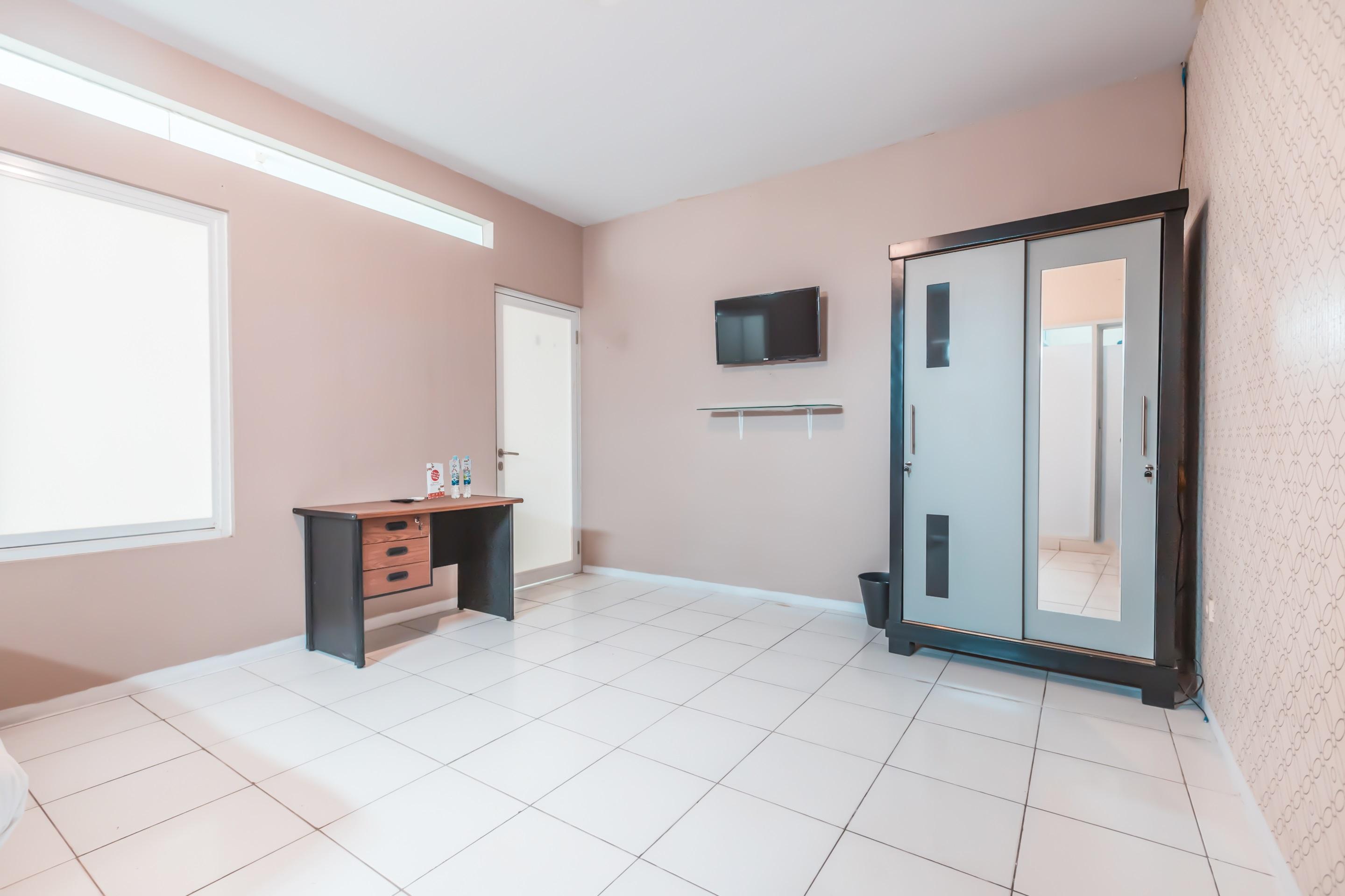 J&B Rooms Pramuka Jakarta Mitra Reddoorz Bagian luar foto