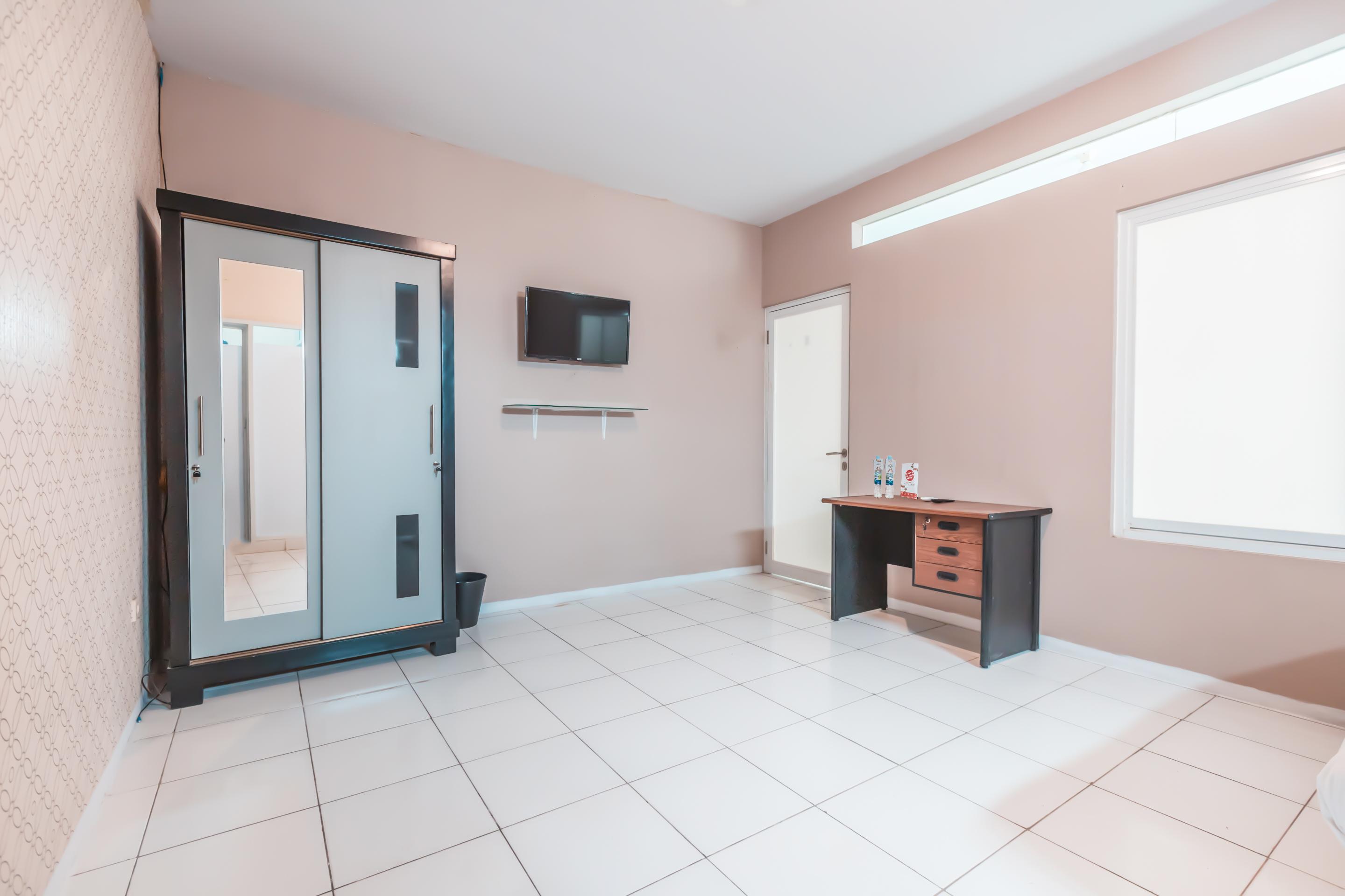 J&B Rooms Pramuka Jakarta Mitra Reddoorz Bagian luar foto