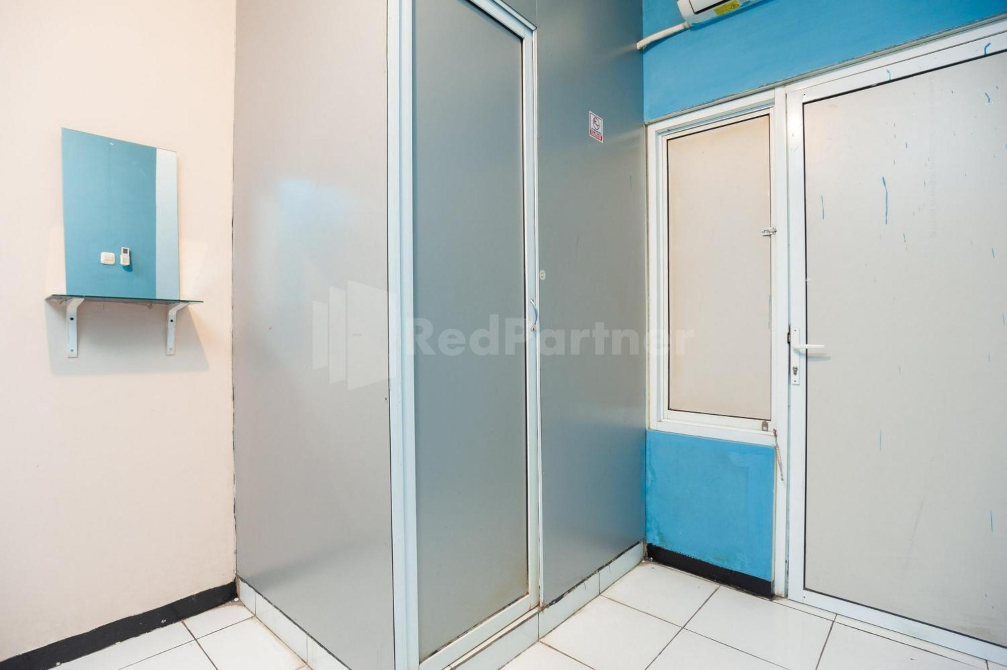 J&B Rooms Pramuka Jakarta Mitra Reddoorz Bagian luar foto