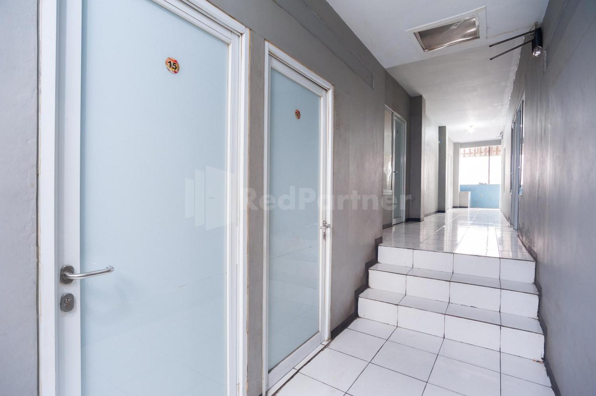 J&B Rooms Pramuka Jakarta Mitra Reddoorz Bagian luar foto