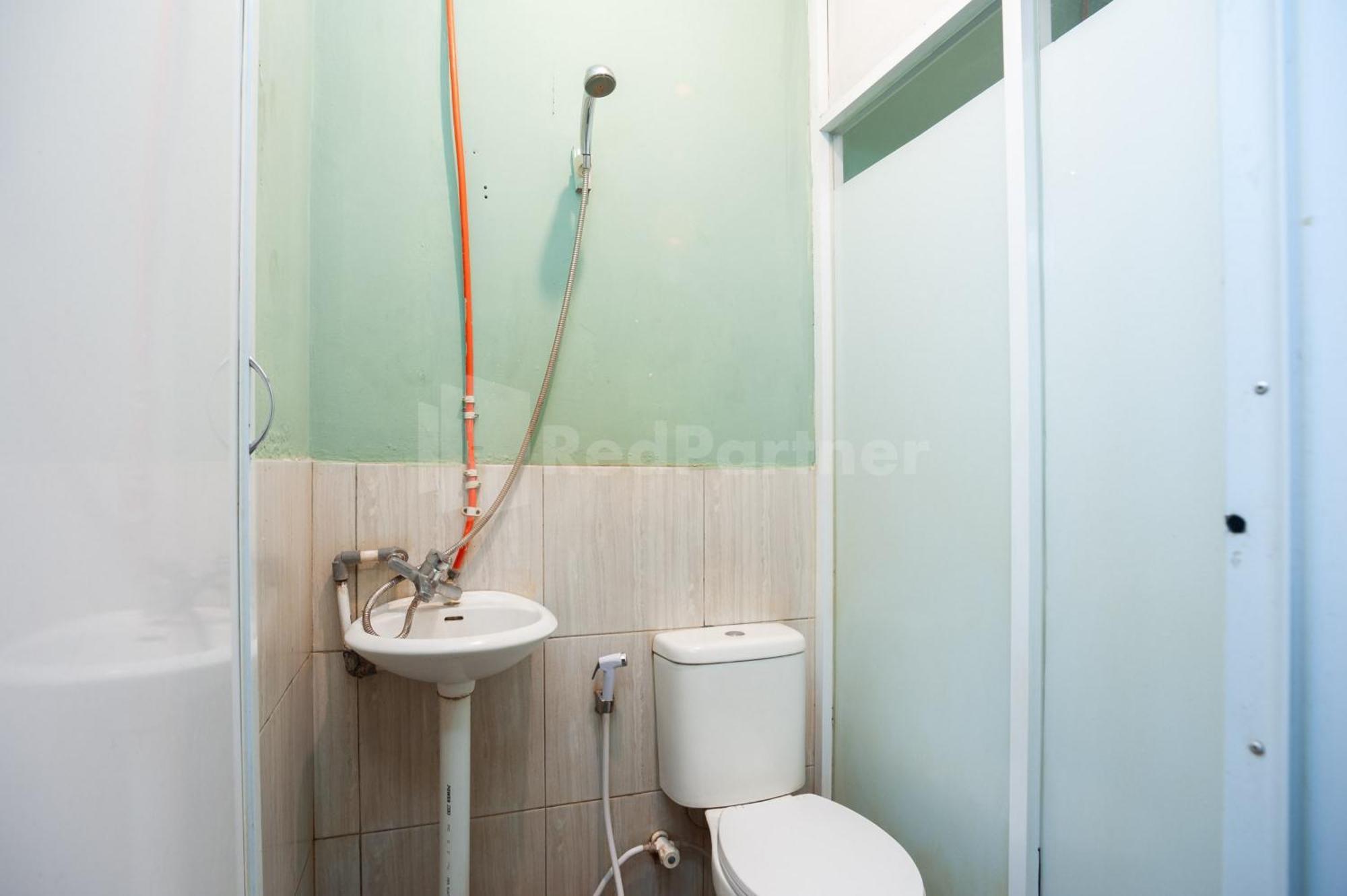 J&B Rooms Pramuka Jakarta Mitra Reddoorz Bagian luar foto