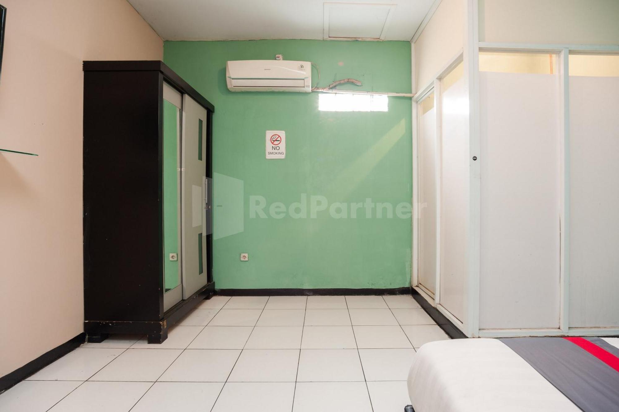 J&B Rooms Pramuka Jakarta Mitra Reddoorz Bagian luar foto