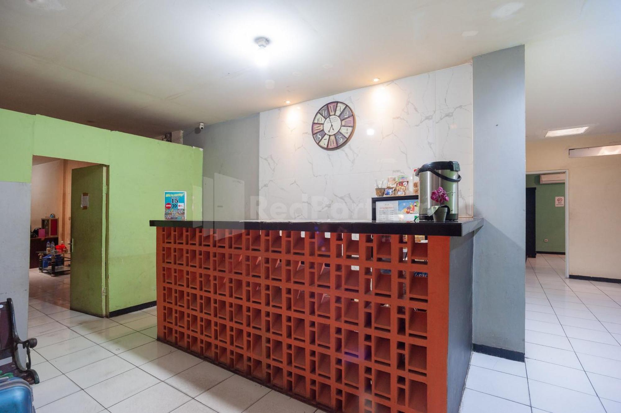 J&B Rooms Pramuka Jakarta Mitra Reddoorz Bagian luar foto