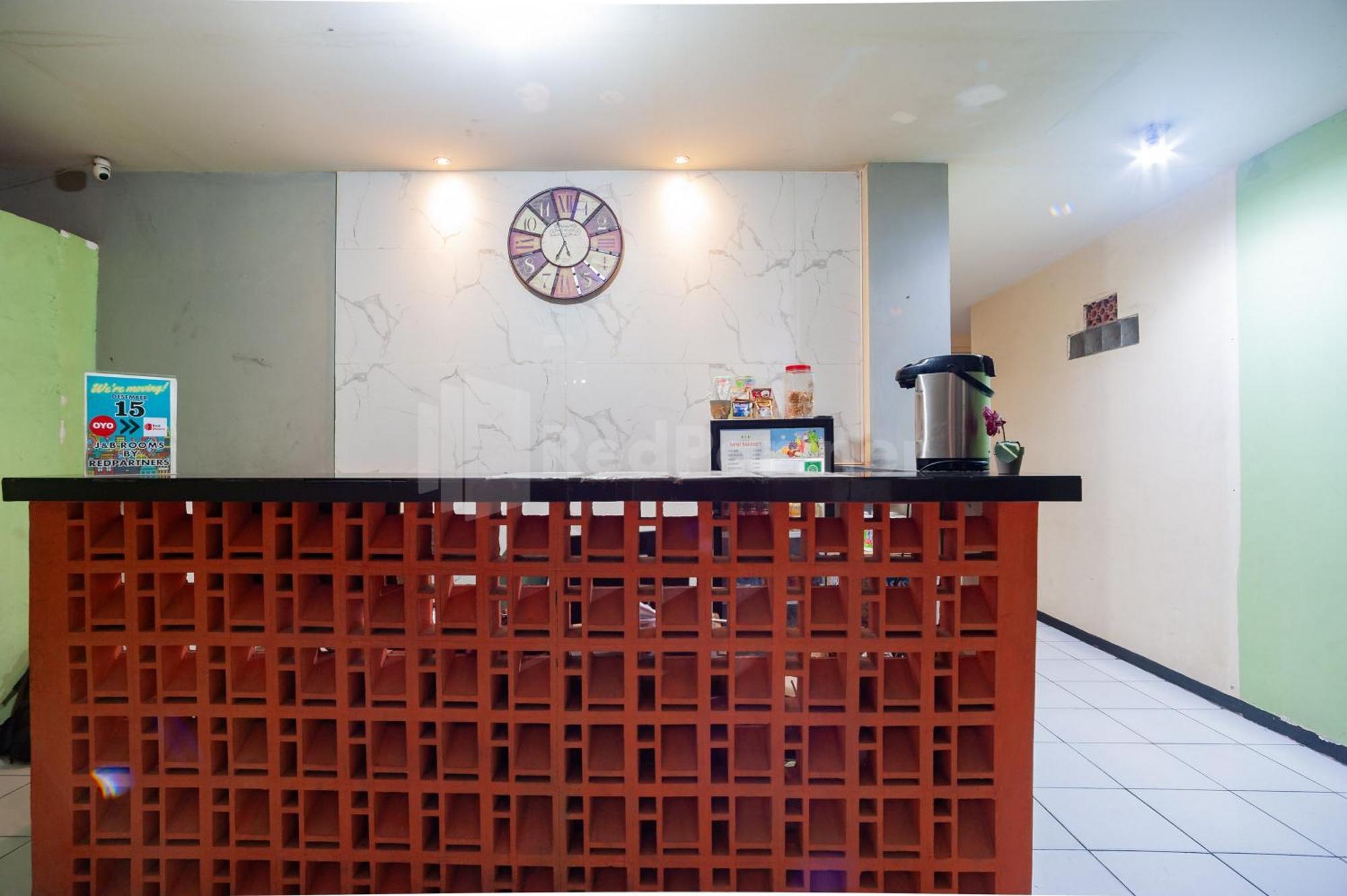 J&B Rooms Pramuka Jakarta Mitra Reddoorz Bagian luar foto